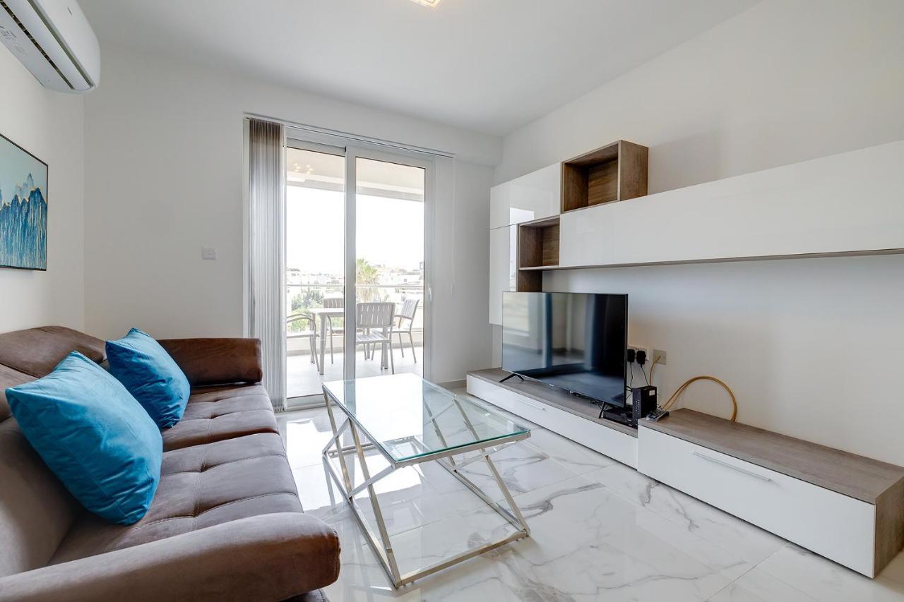 Splendid 2Br Apartment, Steps To St Georges Bay Saint Julian's Bagian luar foto