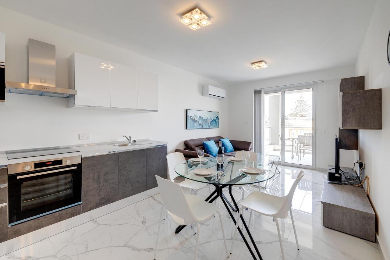 Splendid 2Br Apartment, Steps To St Georges Bay Saint Julian's Bagian luar foto