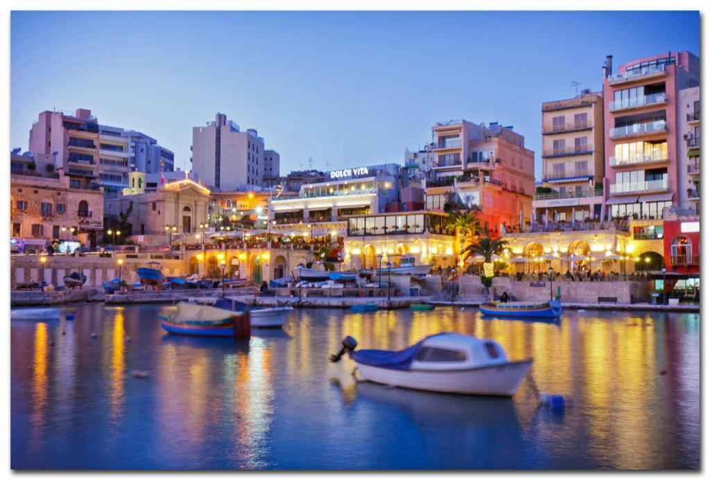 Splendid 2Br Apartment, Steps To St Georges Bay Saint Julian's Bagian luar foto