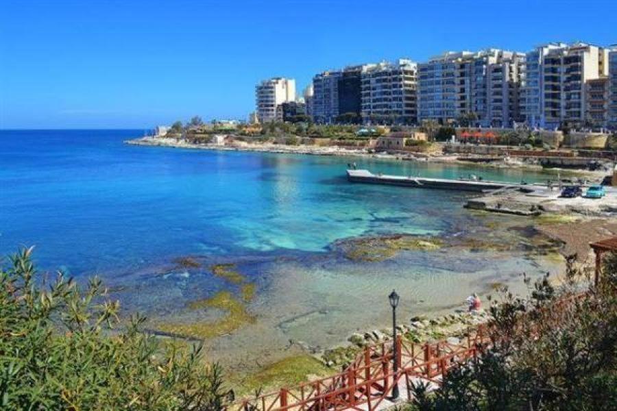 Splendid 2Br Apartment, Steps To St Georges Bay Saint Julian's Bagian luar foto